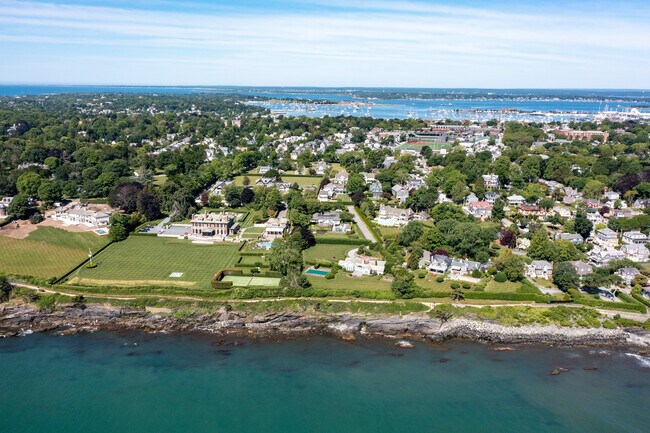 Building Photo - 3 Barclay Sq