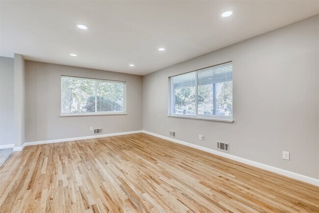 Building Photo - 1732 Florence St