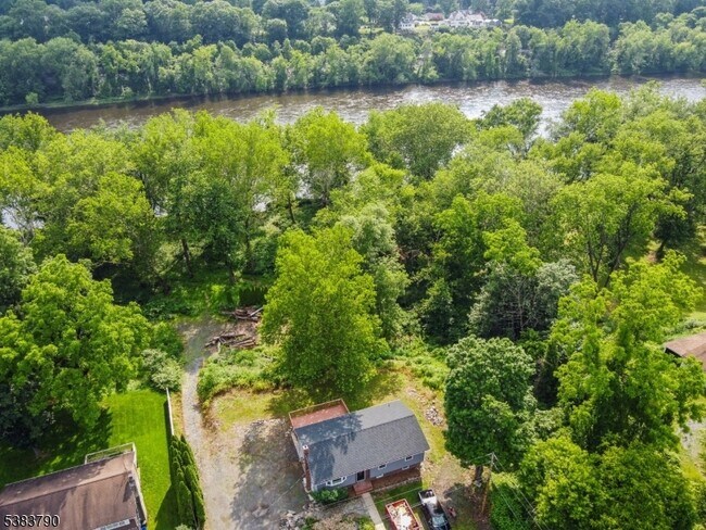 Building Photo - 13 Susquehanna Ln