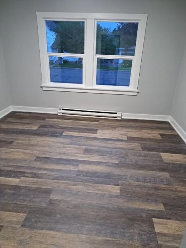 Building Photo - 1 Bedroom, 1 Bathroom Apartment - Located ...