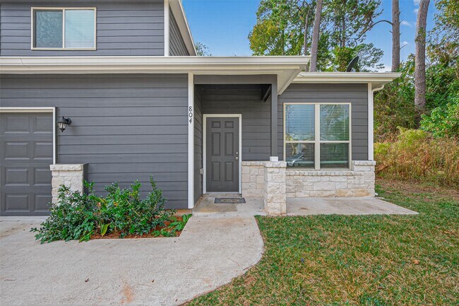 Building Photo - 804 Pearl River