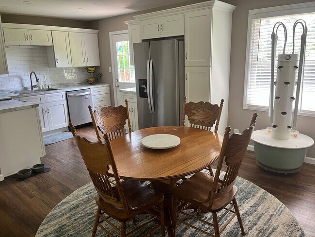 Building Photo - Charming 3BR/2BA one-level house