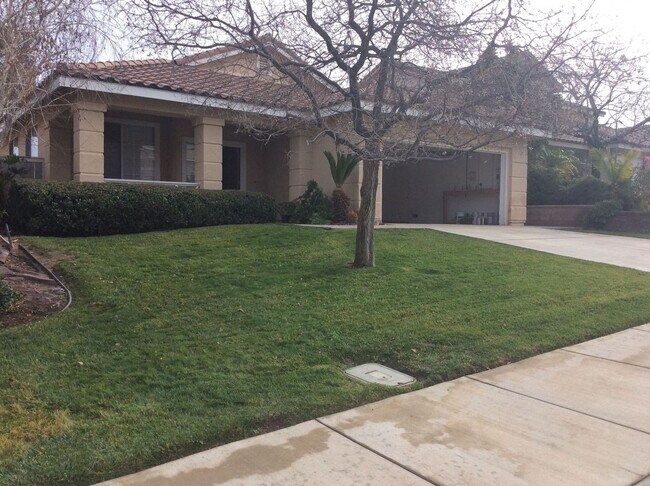 Building Photo - 3 Bedroom 2 bathroom Home in Corona