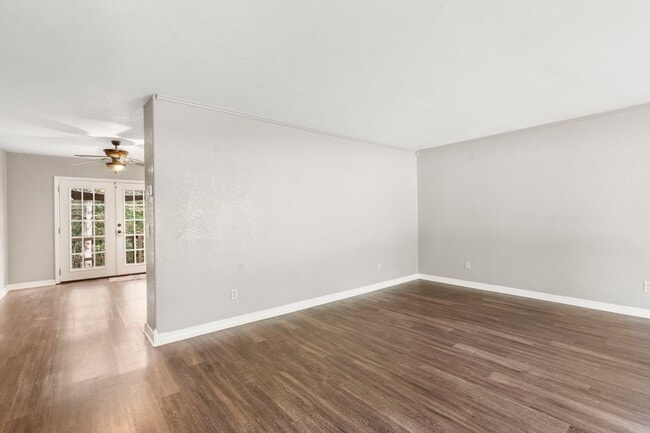 Building Photo - 161 Trent St