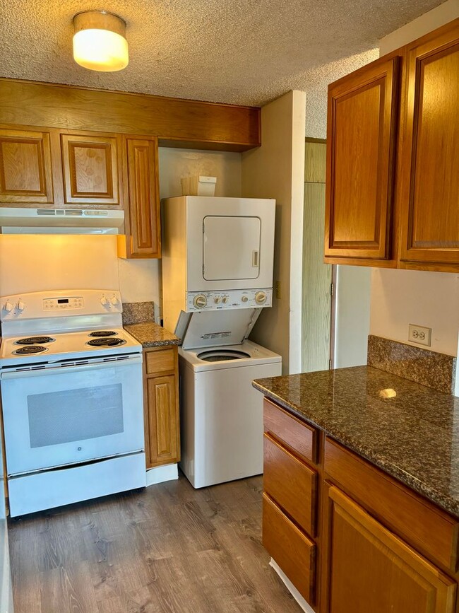 Building Photo - AVAILABLE May 19, 2025 | Spacious Studio W...