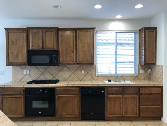 Building Photo - Available Now - Well-Maintained Home for Rent