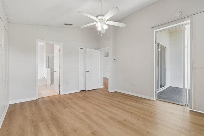 Building Photo - 2222 Roanoke Springs Dr