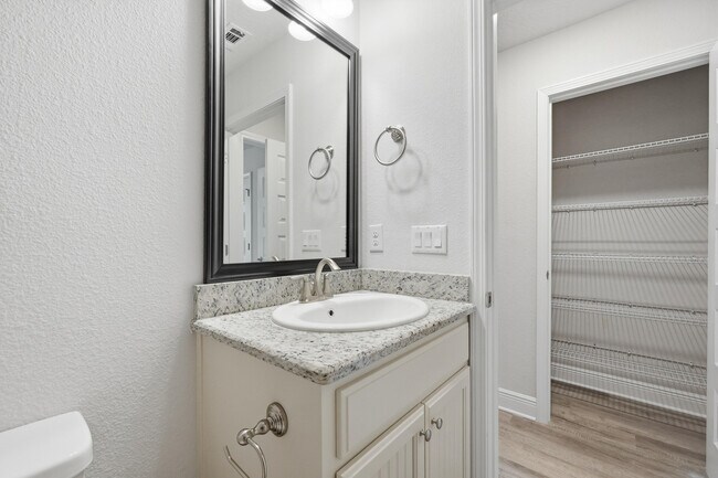 Building Photo - 5810 Crestlake Dr