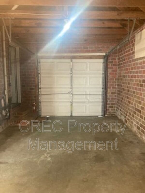 Building Photo - 9 Penn Ave