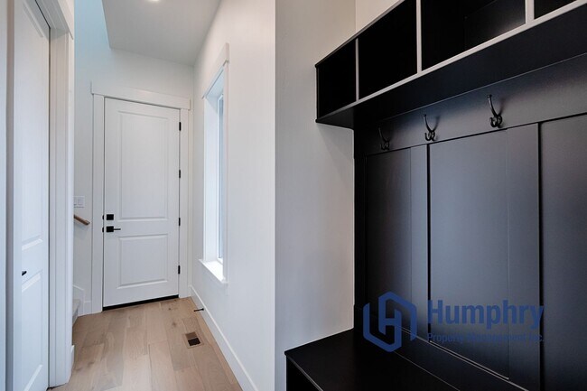 Building Photo - Brand new home stunning Valor Estates in Kuna