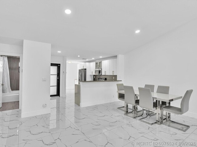 Building Photo - 21578 Altamira Ave