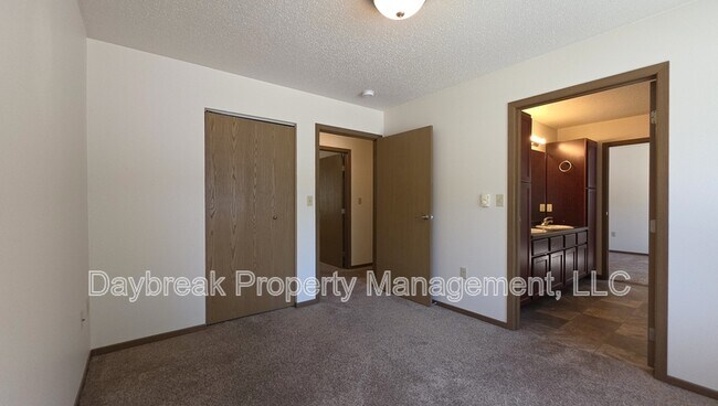 Building Photo - 317 16th St S