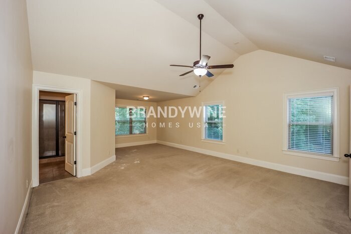 Building Photo - 106 Village Pl