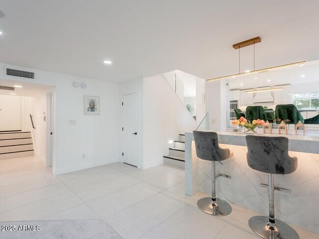 Building Photo - 4748 E Redfield Rd