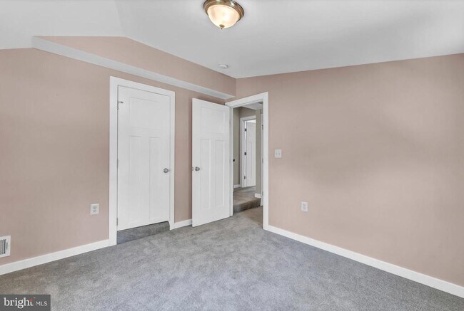 Building Photo - 750 S 20th St