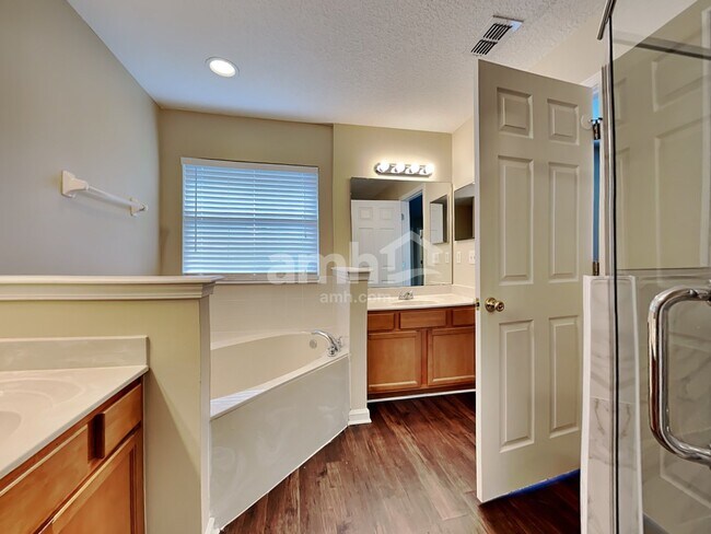 Building Photo - 9422 Daniels Mill Dr