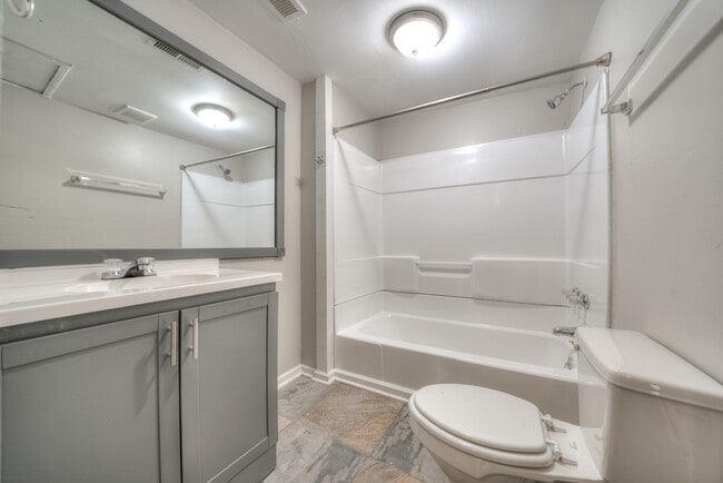 Building Photo - 620 N Moran St