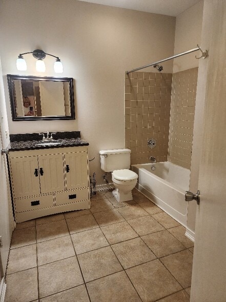 Building Photo - 1741 Chesapeake Ln