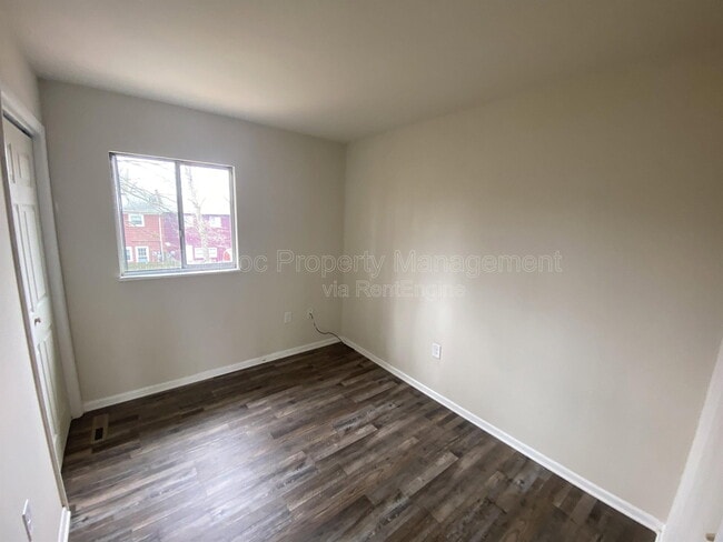 Building Photo - 928 Bellows Ave