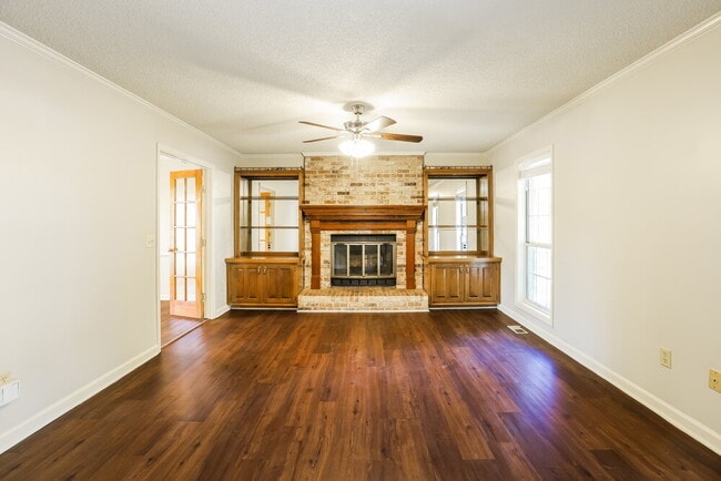 Building Photo - 6858 Creekwood Dr