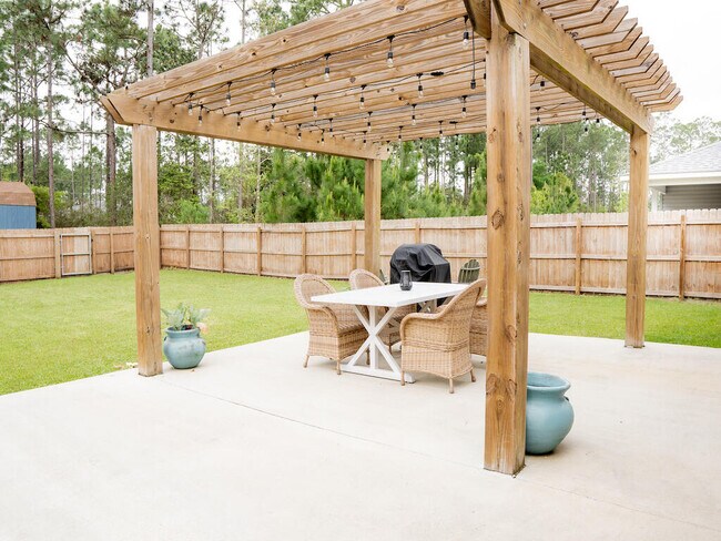 Building Photo - 8261 Sierra St