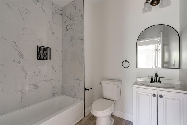Building Photo - Spacious 4-Bedroom Home in Quiet Neighborh...