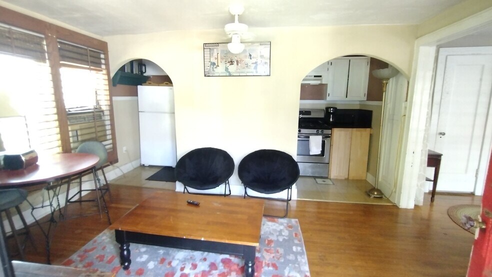 Primary Photo - 718 NW 32nd St