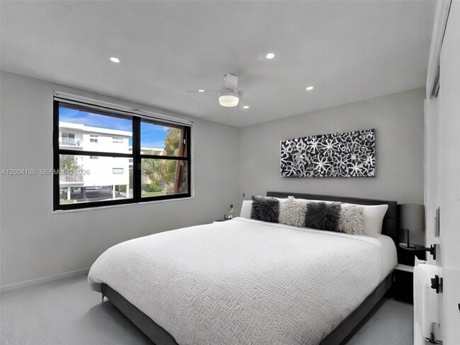 Building Photo - 3744 NE 167th St