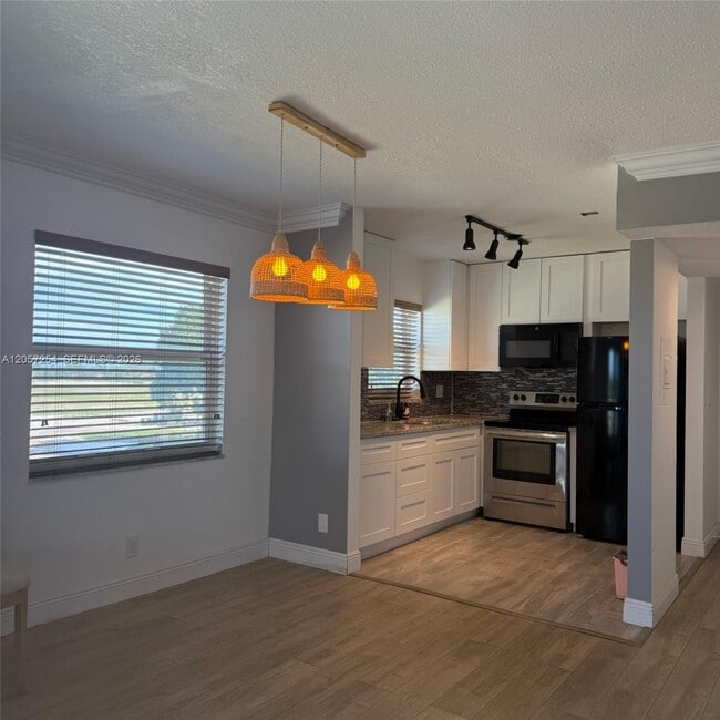 Building Photo - 3048 Sunrise Lakes Dr E