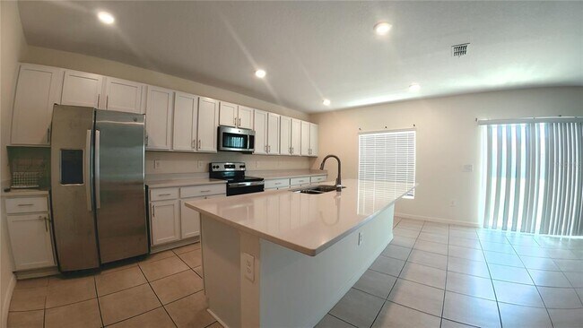 Building Photo - 282 Amber Way