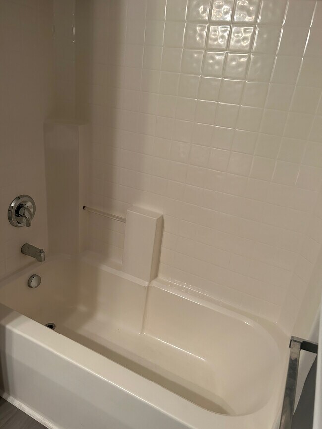 Building Photo - Room in House on Brian William Rd