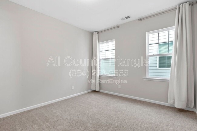 Building Photo - 504 Flip Trail