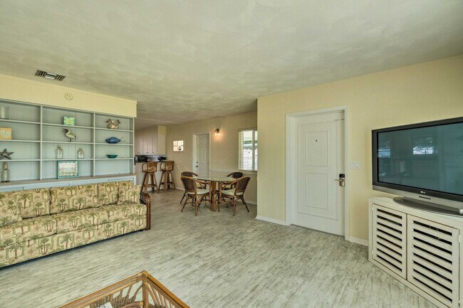 Building Photo - 1017 Pineland Ave