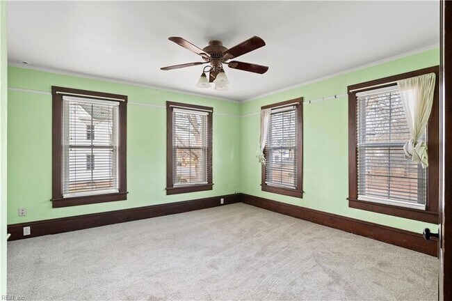 Building Photo - 227 James St