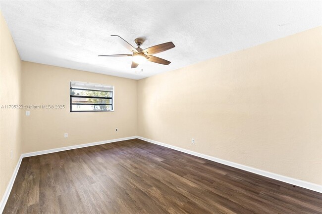 Building Photo - 1315 N 19th Ave