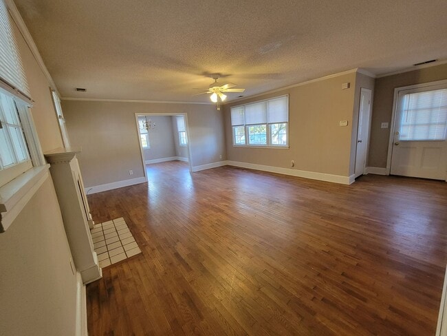 Building Photo - 2 Bedroom House off of Ogelthorpe Avenue