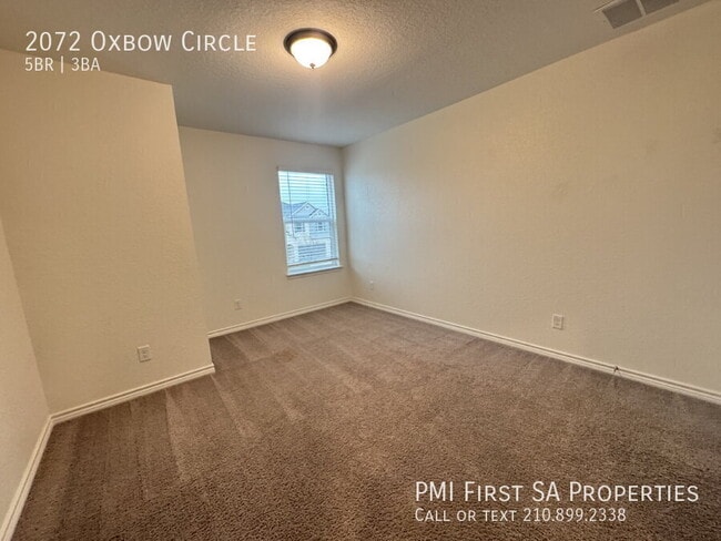 Building Photo - 2072 Oxbow Cir