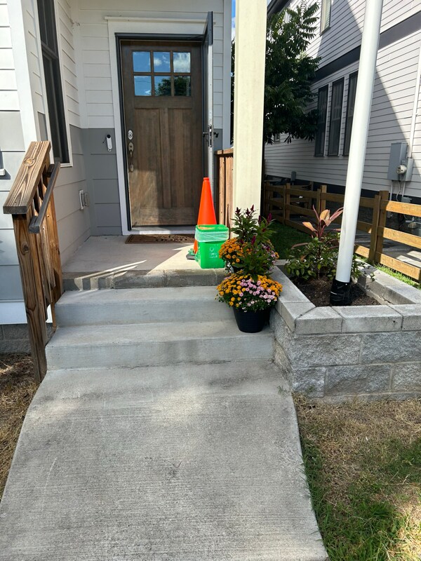 Building Photo - 924 Caruthers Ave