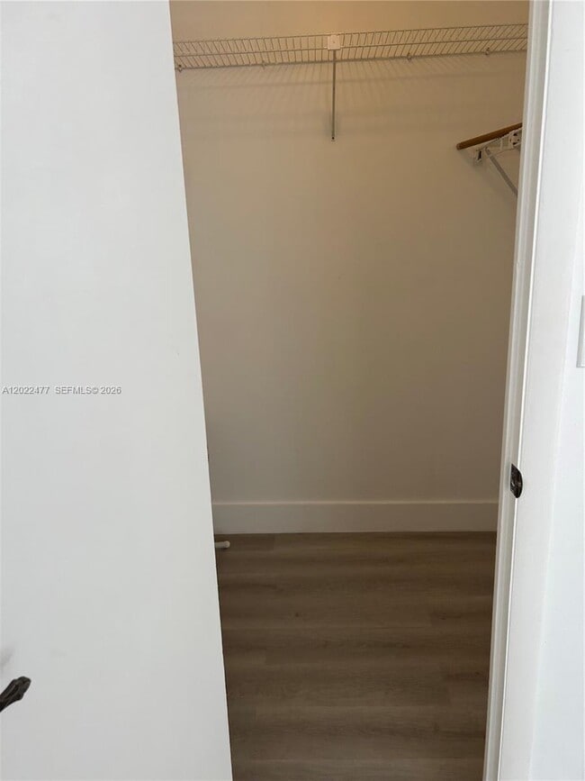 Building Photo - 4154 Inverrary Dr