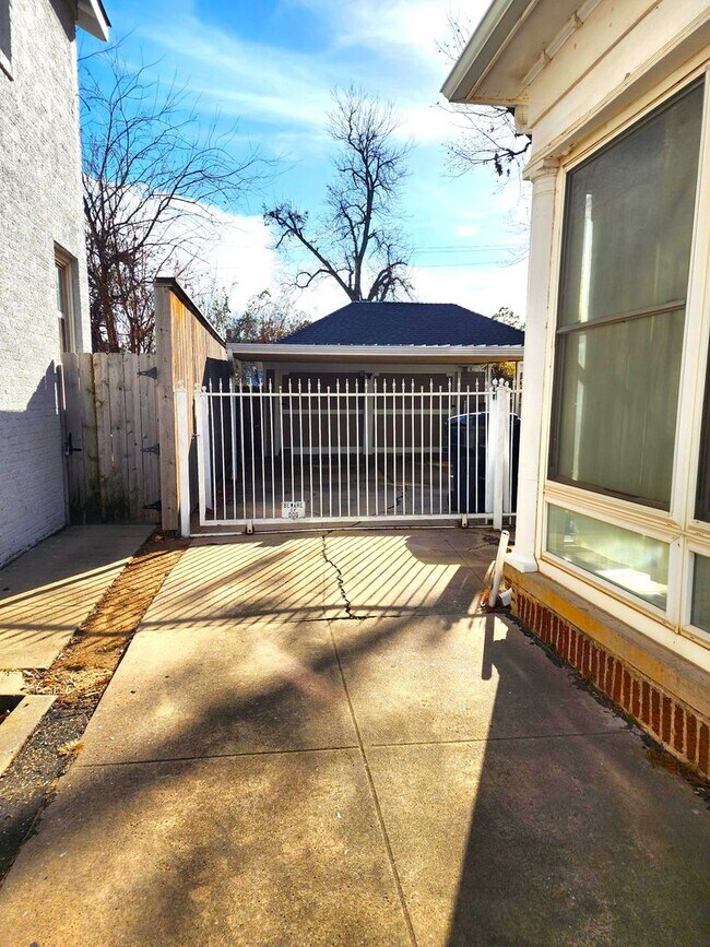 Building Photo - 3 Bed 2.5 Bath Plus ADU in Gatewood Add NW OKC