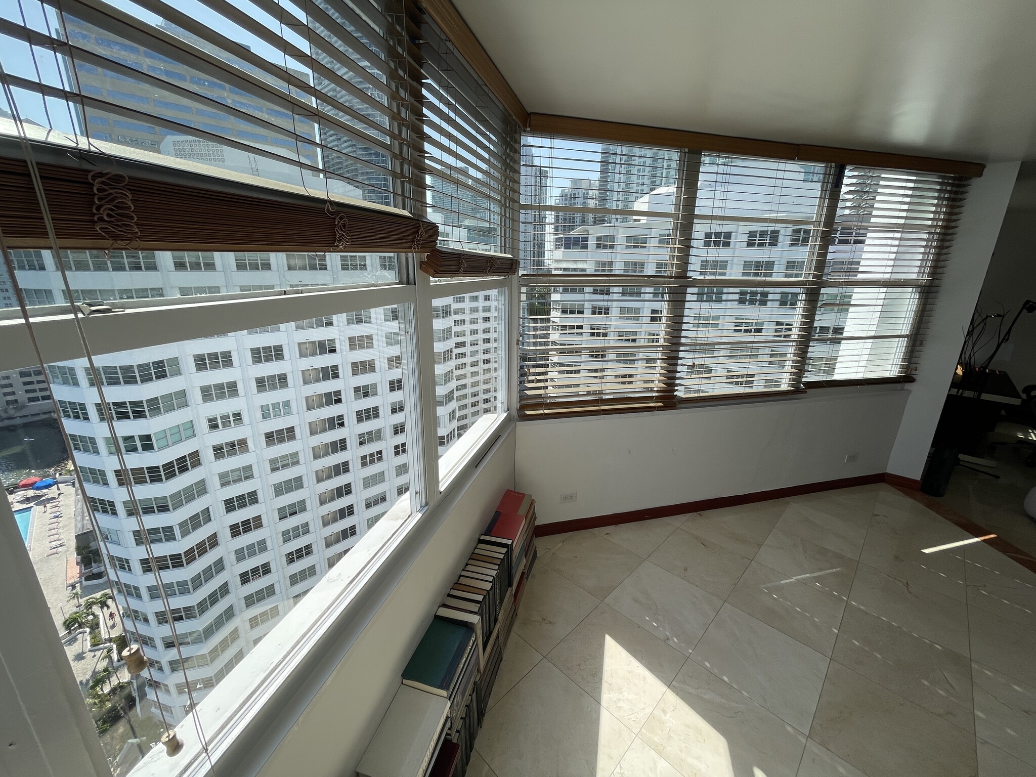 Building Photo - 801 Brickell Bay Dr