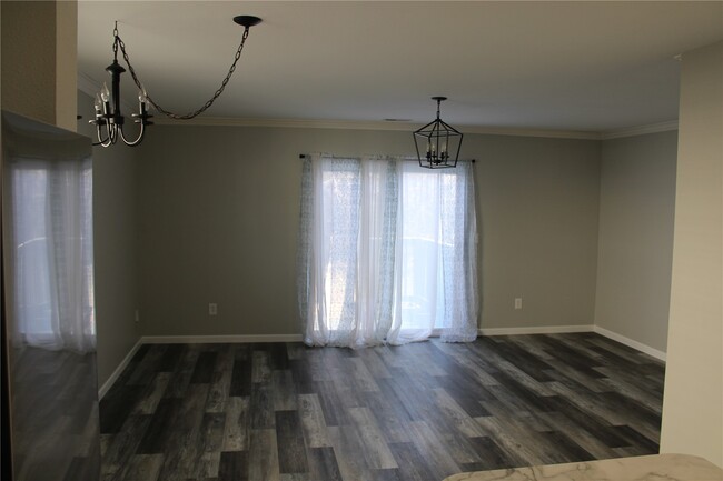 Building Photo - 712 Woodside Creek Dr