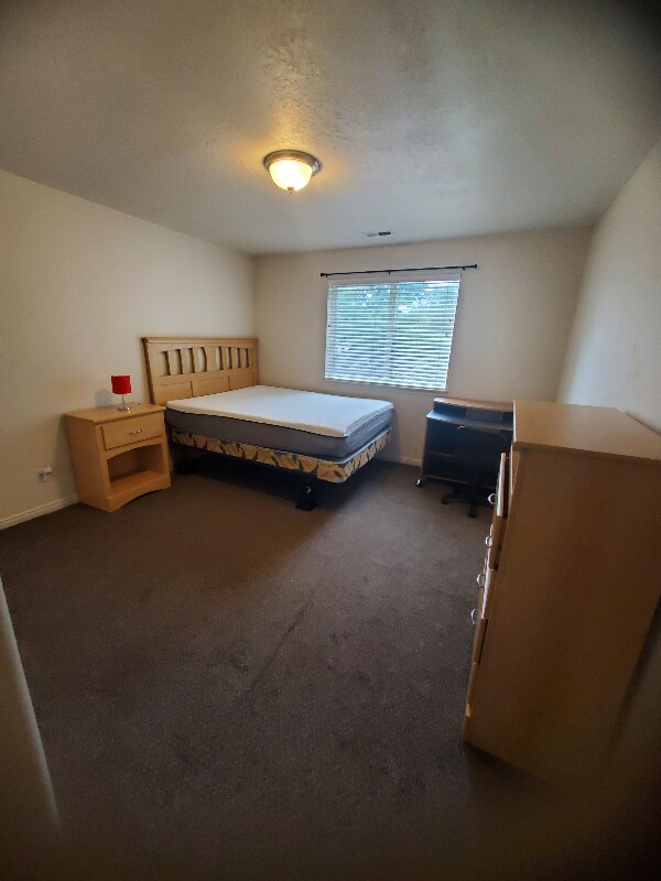 Building Photo - 1937 N Canyon Rd