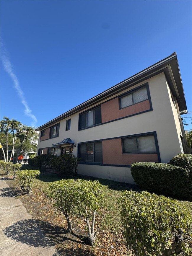 Building Photo - 350 Madeira Ave