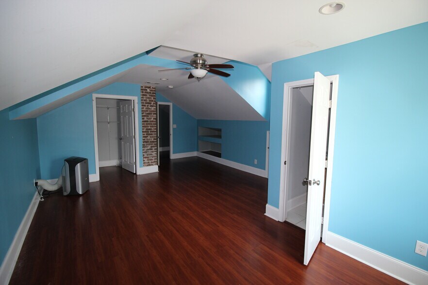 Building Photo - 3033 Toledano St