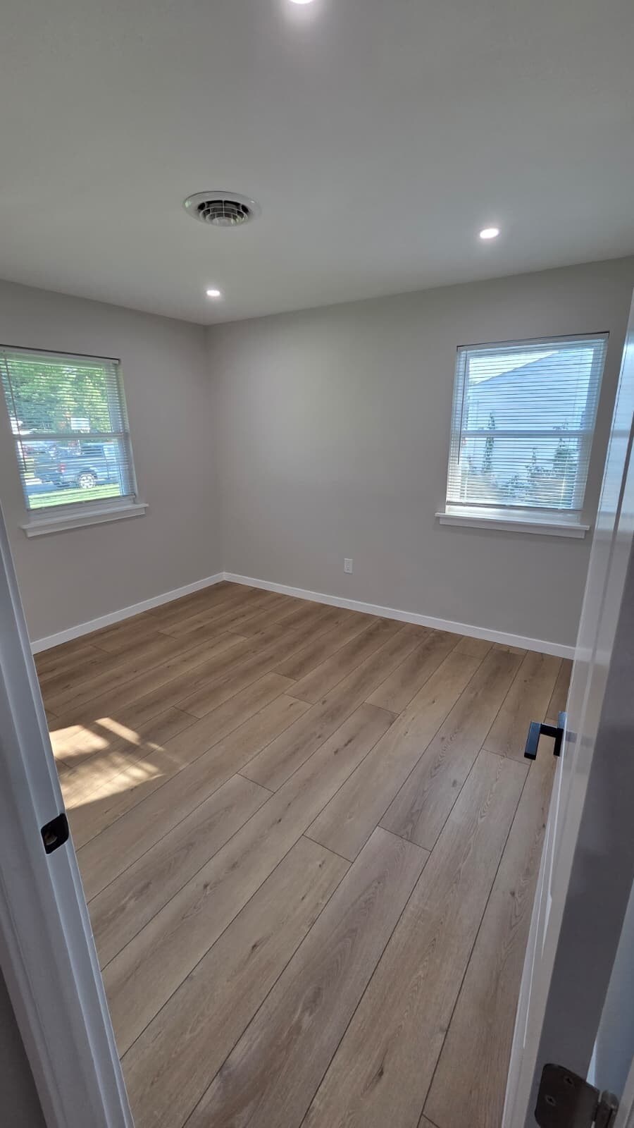 Building Photo - 413 Hickory Ln