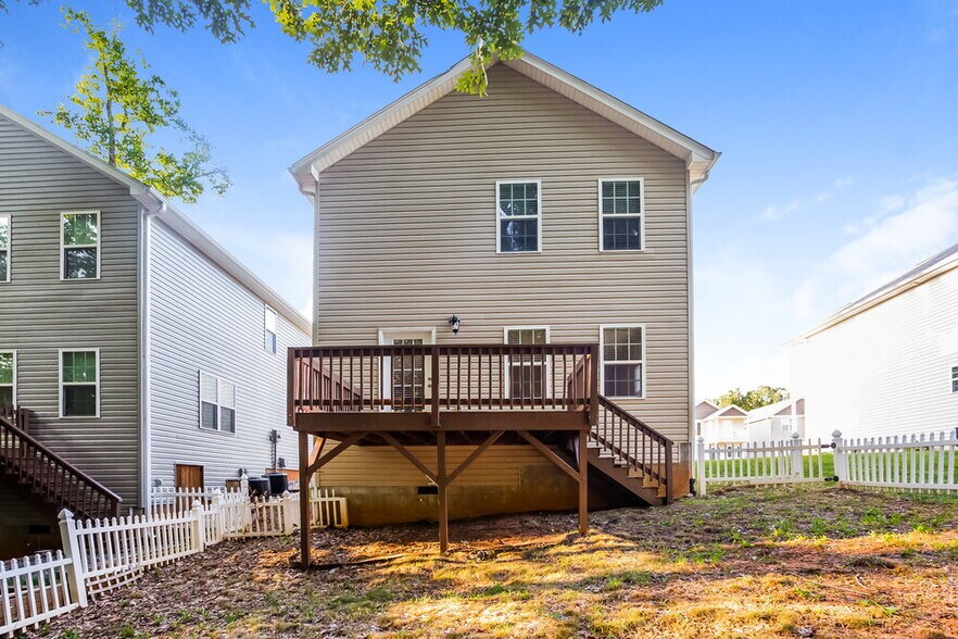 Building Photo - 109 Lookout Point Pl