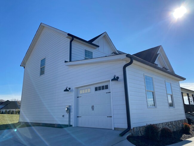 Building Photo - 189 Summerlyn Dr
