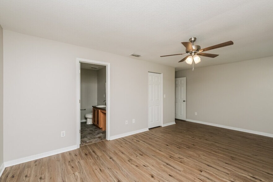 Building Photo - 7406 Bridgeview Dr