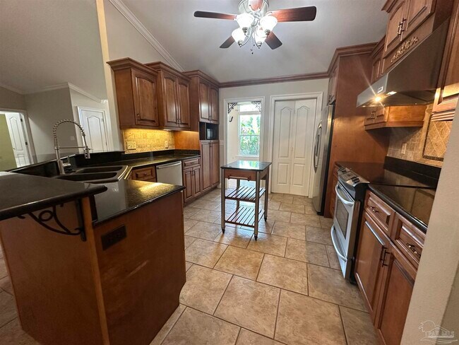 Building Photo - 1611 Luzon Ln